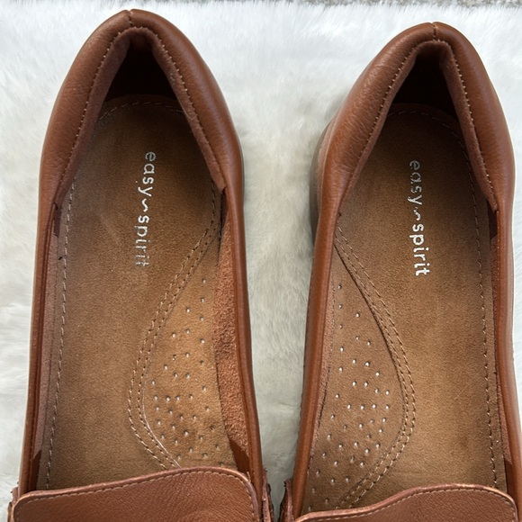 EASY SPIRIT Women’s Avienta Loafer Cognac Brown Flexible Metal Hardware SIZE 8.5 - Picture 7 of 13